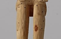 Chrystus Frasobliwy, drewno niepolichromowane, wys.17,5cm, MET/67195