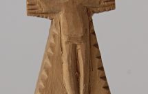 Kapliczka słupkowa, drewno niepolichromowane, wym. 8,8x3,5 x1,5 cm, MET 67202
