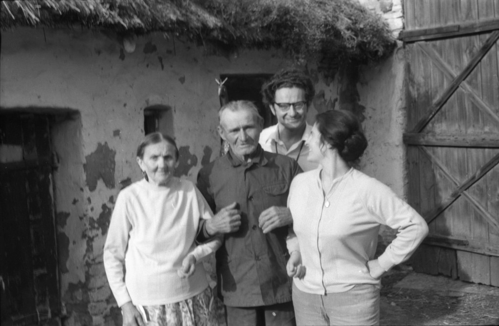 B. i L. Nawroccy z J. Lamęckim i jego żoną, Dąbrowa Zielona, 1971