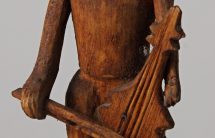 „Muzykant”, drewno pokostowane, wys.16,8 cm, MET/67207