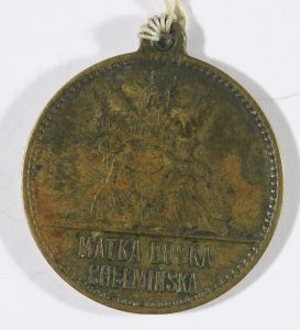 Medaliki z wizerunkiem Matki Boskiej Chełmińskiej i Bramy Grubińskiej, XIX/XX w., znal. Chełmża, fot. Marian Kosicki