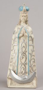 Gipsowa figura przedstawiająca Matkę Boską Skępską