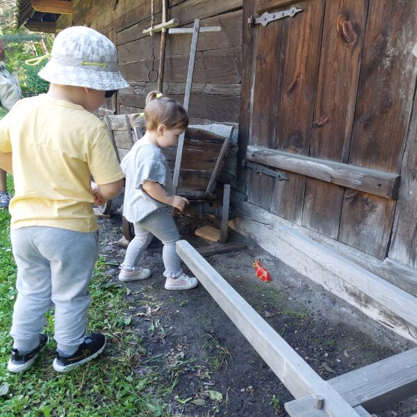 Dzieci w skansenie