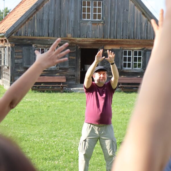 Tai chi w skansenie 