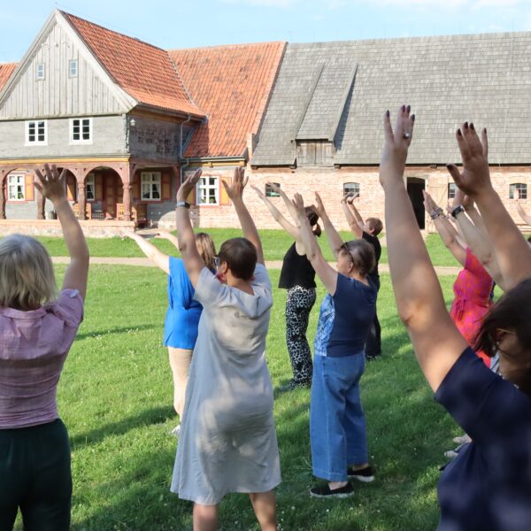 Tai chi w skansenie 