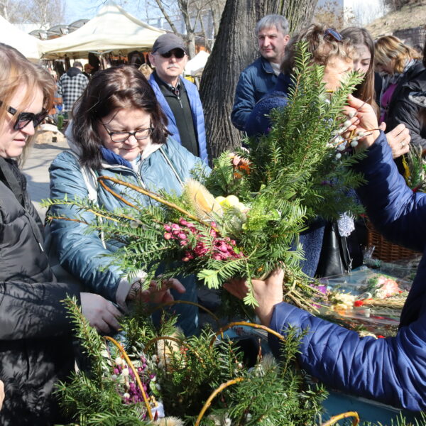 Kiermasz Wielkanocny - stoisko z palmami 