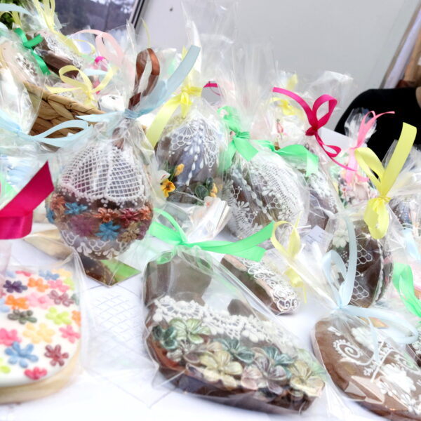 Kiermasz Wielkanocny - stoisko z mazurkami 