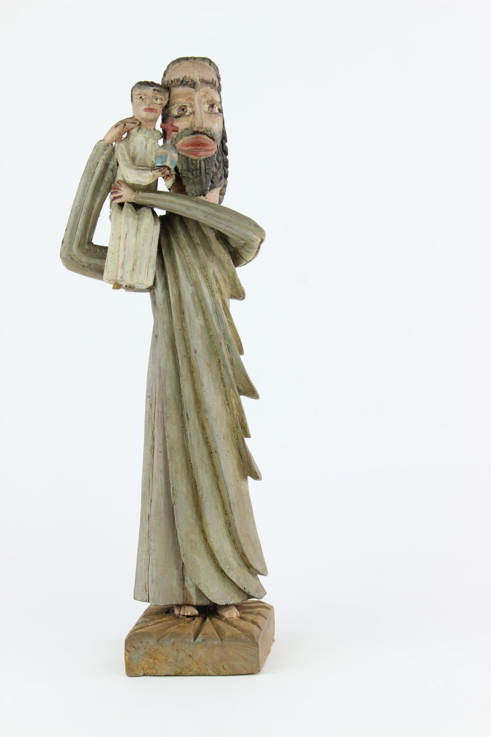 Mężczyzna trzymający na rękach dziecko  rzeźba