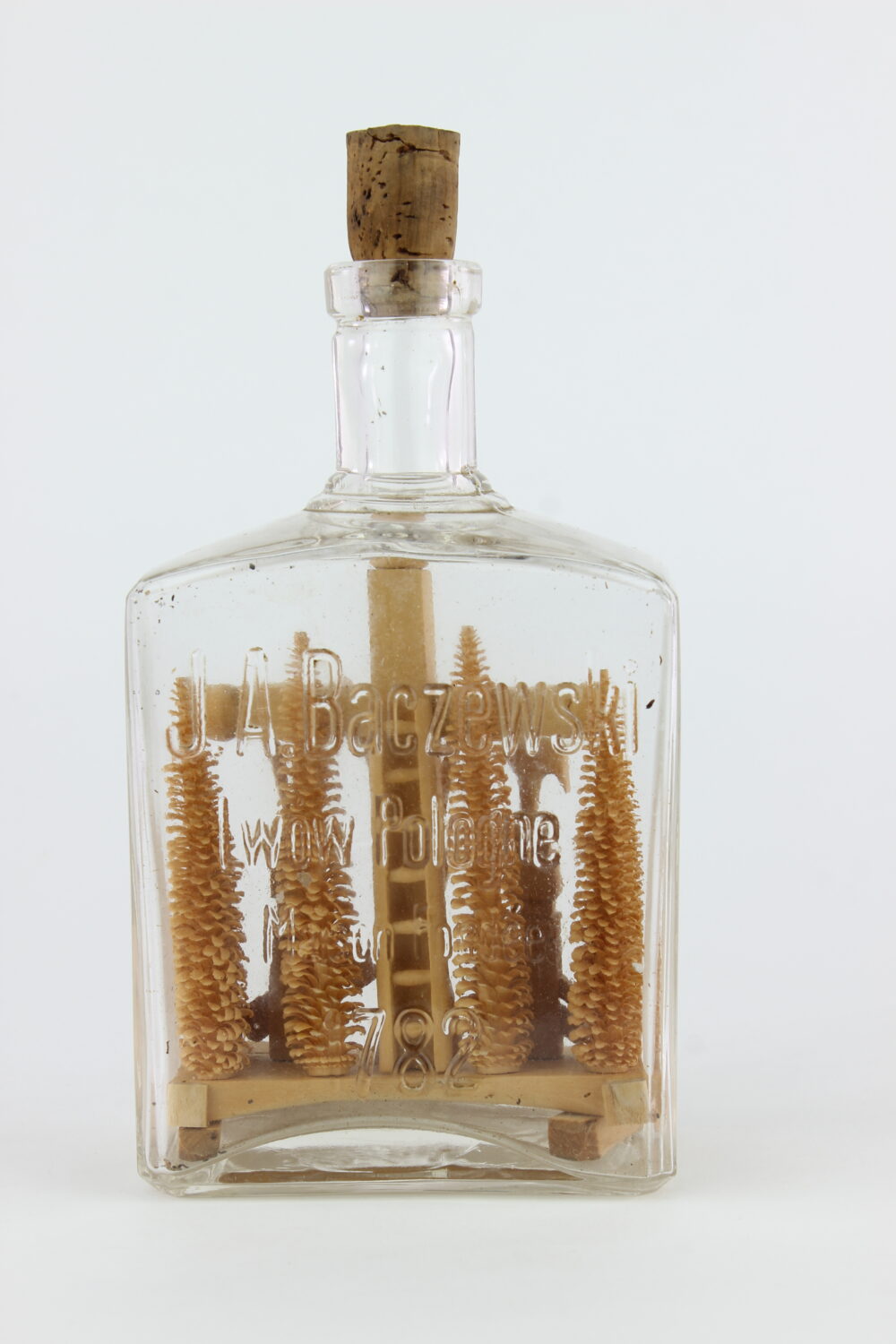 Kompozycja rzeźbiarska w butelce