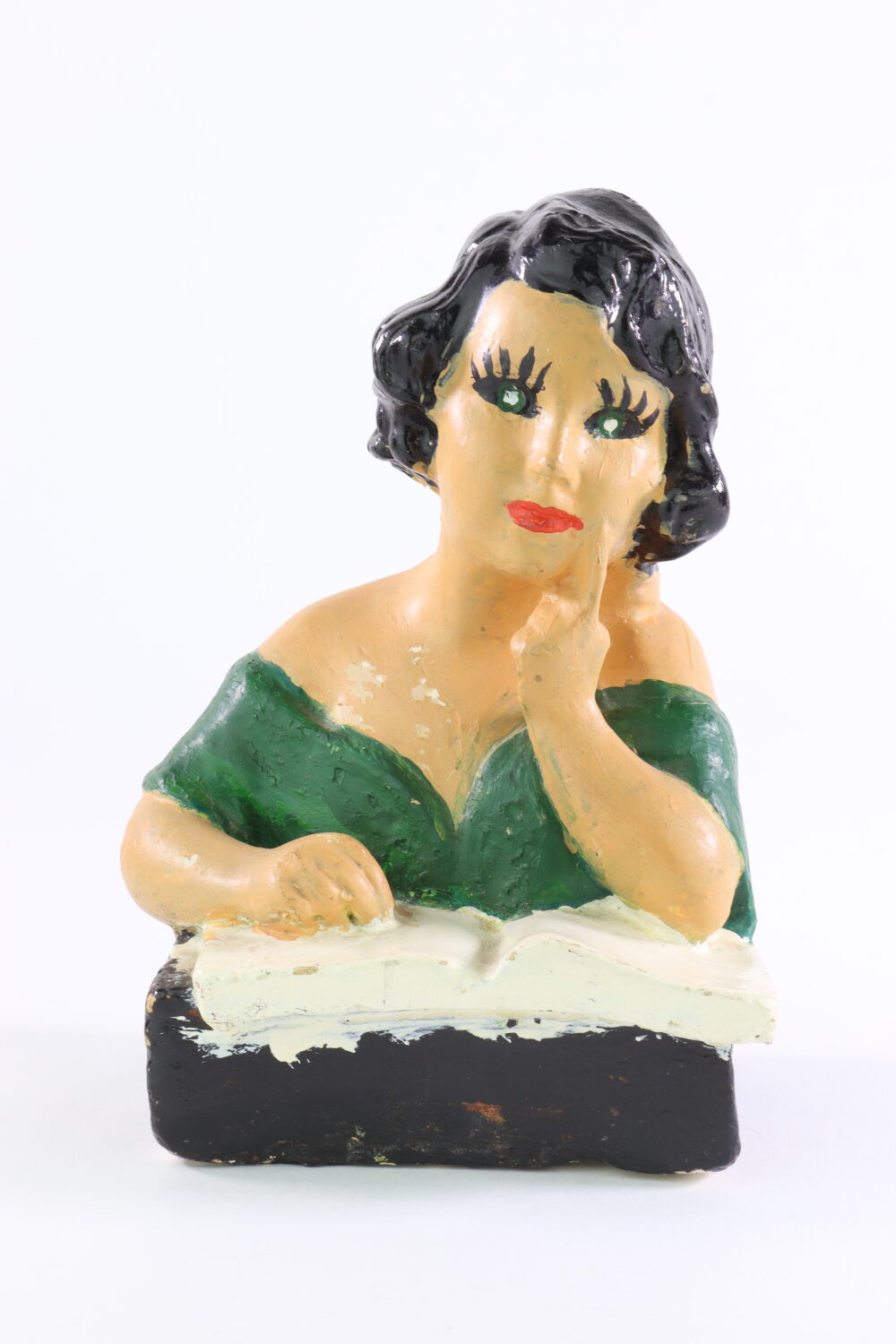 Figurka dziewczyny z książką